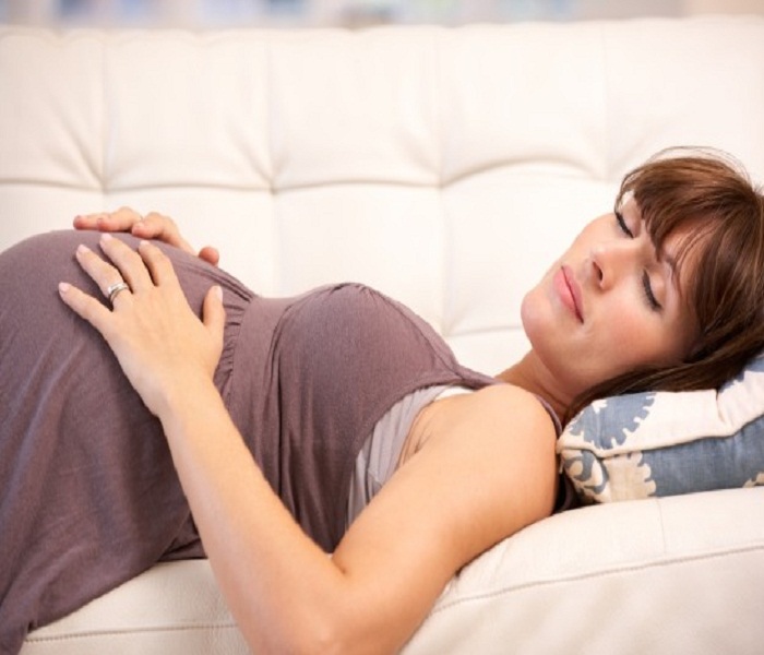 PunjabKesari, गर्भावस्था में सोने के तरीके इमेज, Sleeping Position in Pregnancy image